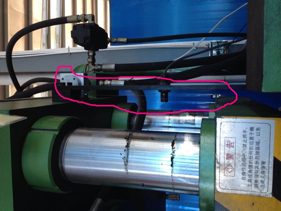 拉绳位移传感器在液压油压机器上的应用实例